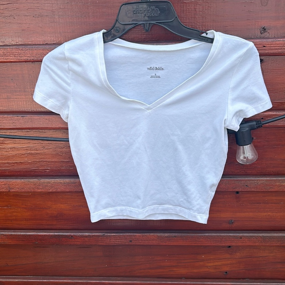 White short sleeve crop top